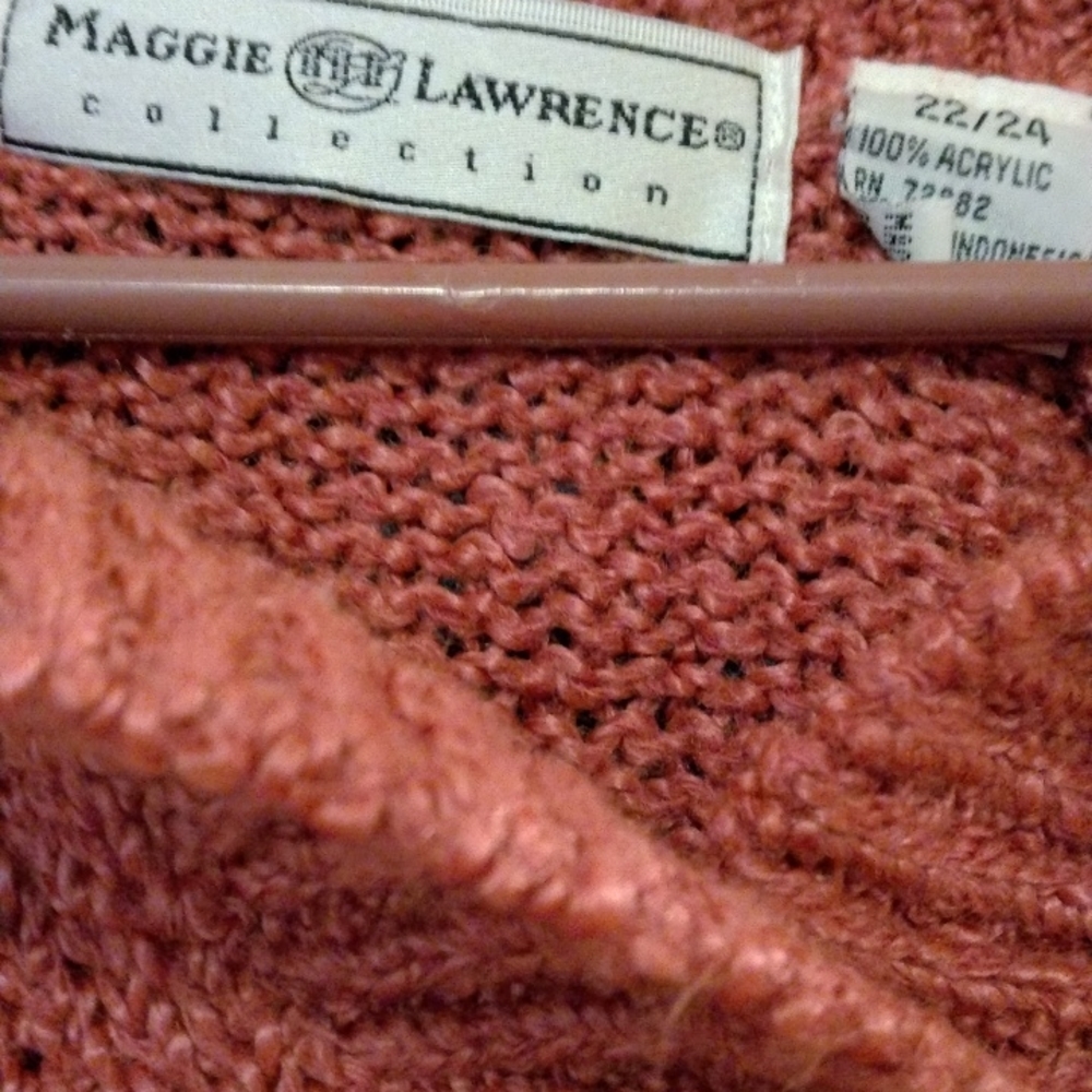 Maggie Lawrence 22/24  pretty soft coral acrylic knit sweater.